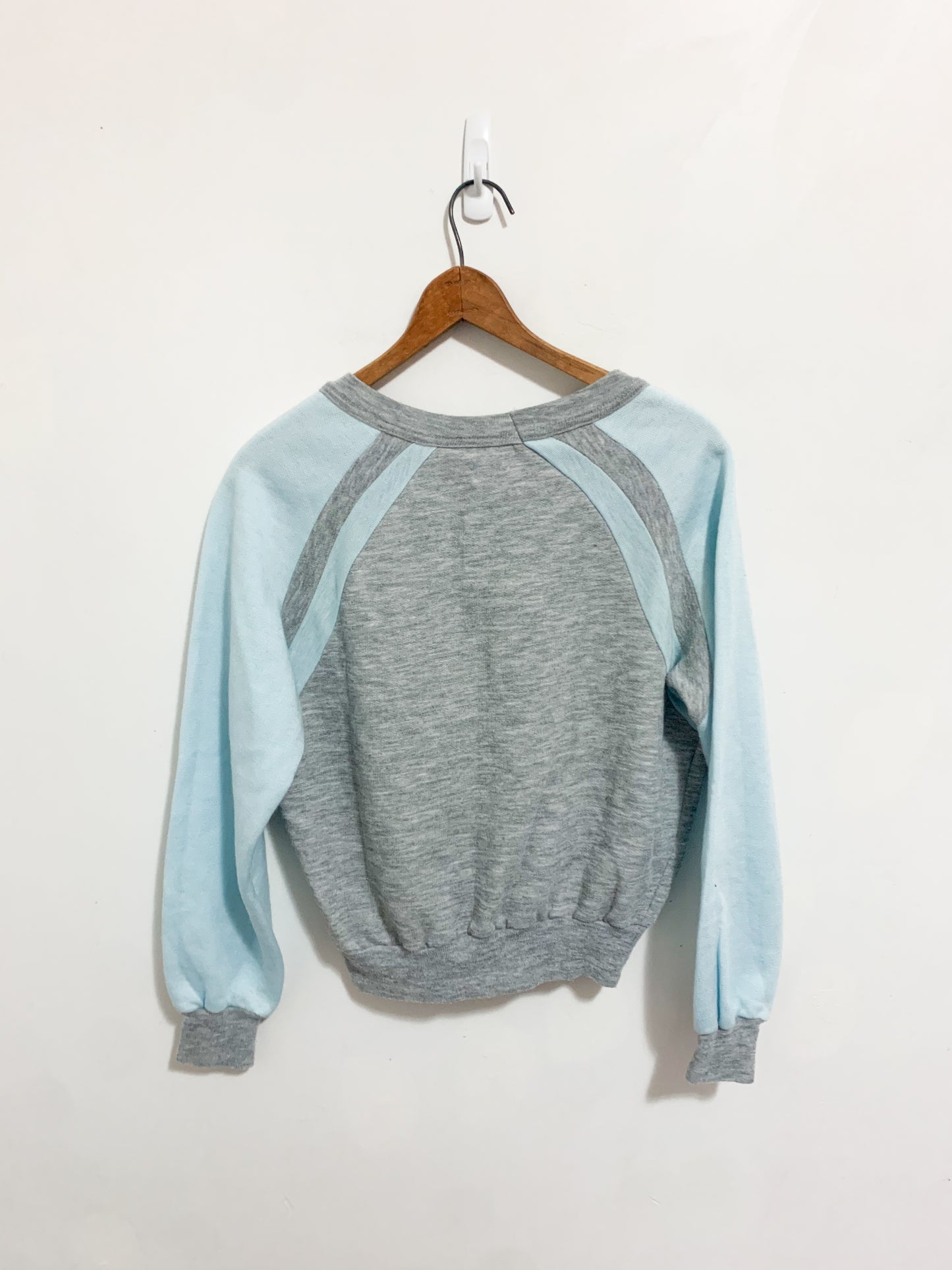 Vintage V-Neck Sweatshirt 8-10 years