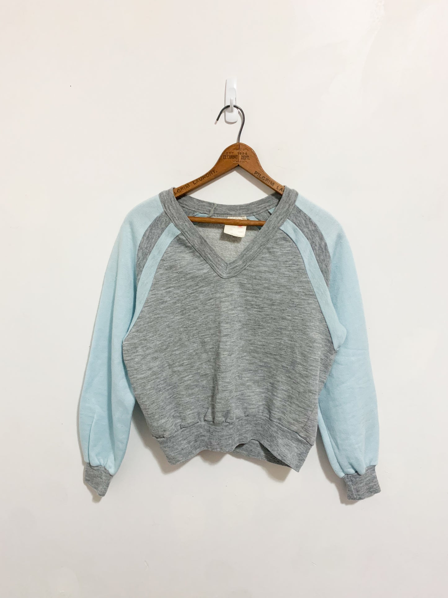 Vintage V-Neck Sweatshirt 8-10 years