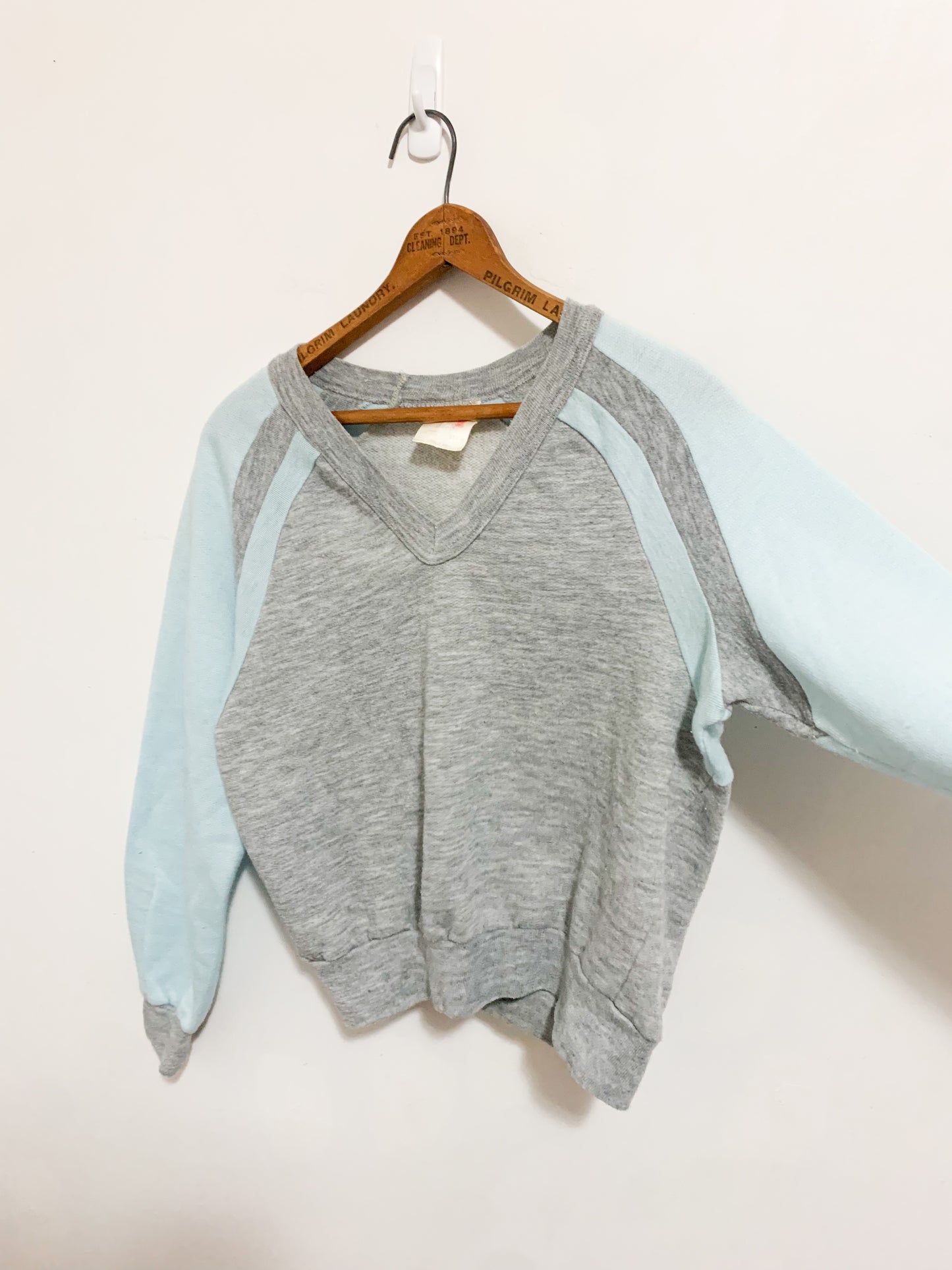 Vintage V-Neck Sweatshirt 8-10 years