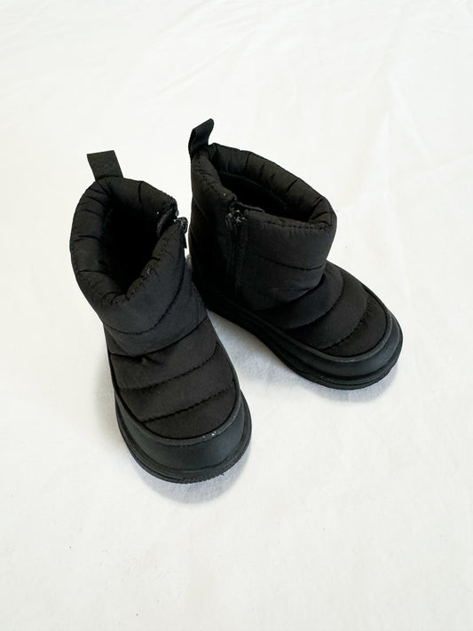 Zara Moon Boots size 6 US